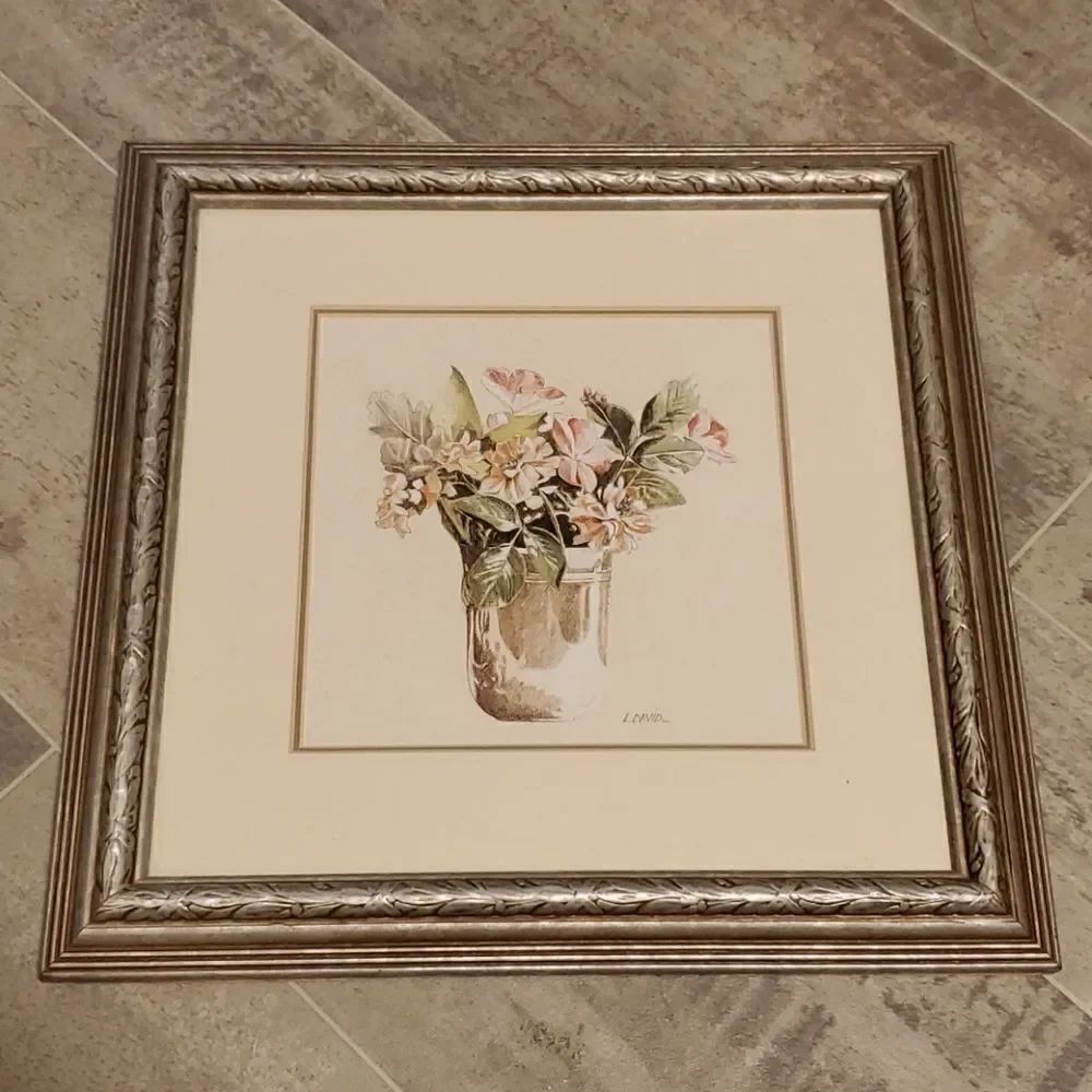 EUC Beautiful Silver Metallic Square Sketched Art